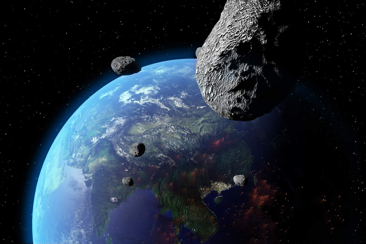 Grosso Asteroide, in immaginario avvicinamento verso la Terra. 