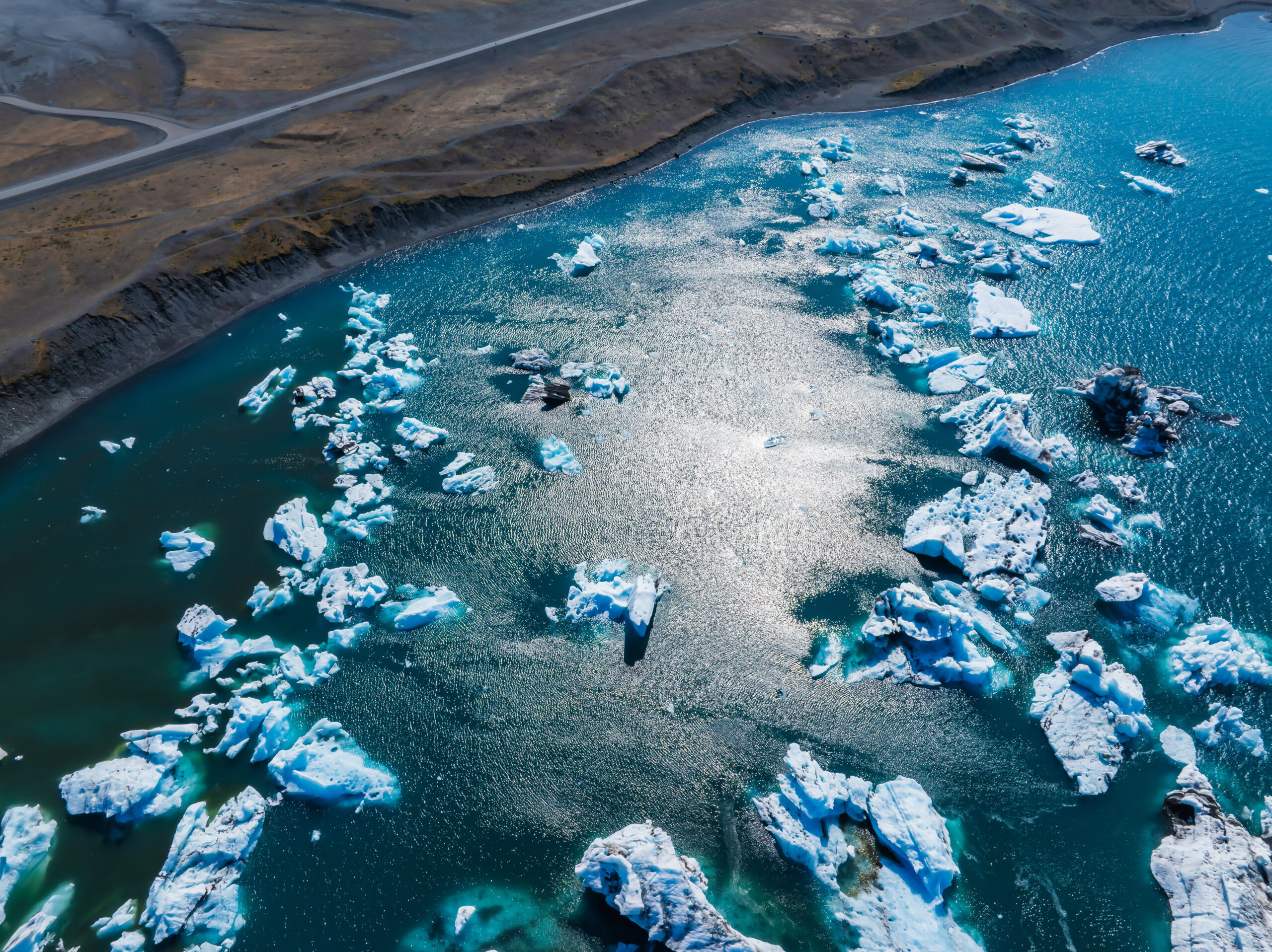 Il riscaldamento degli oceani accelera l’attivazione dinamica dei ghiacciai marini nella Penisola Antartica occidentale