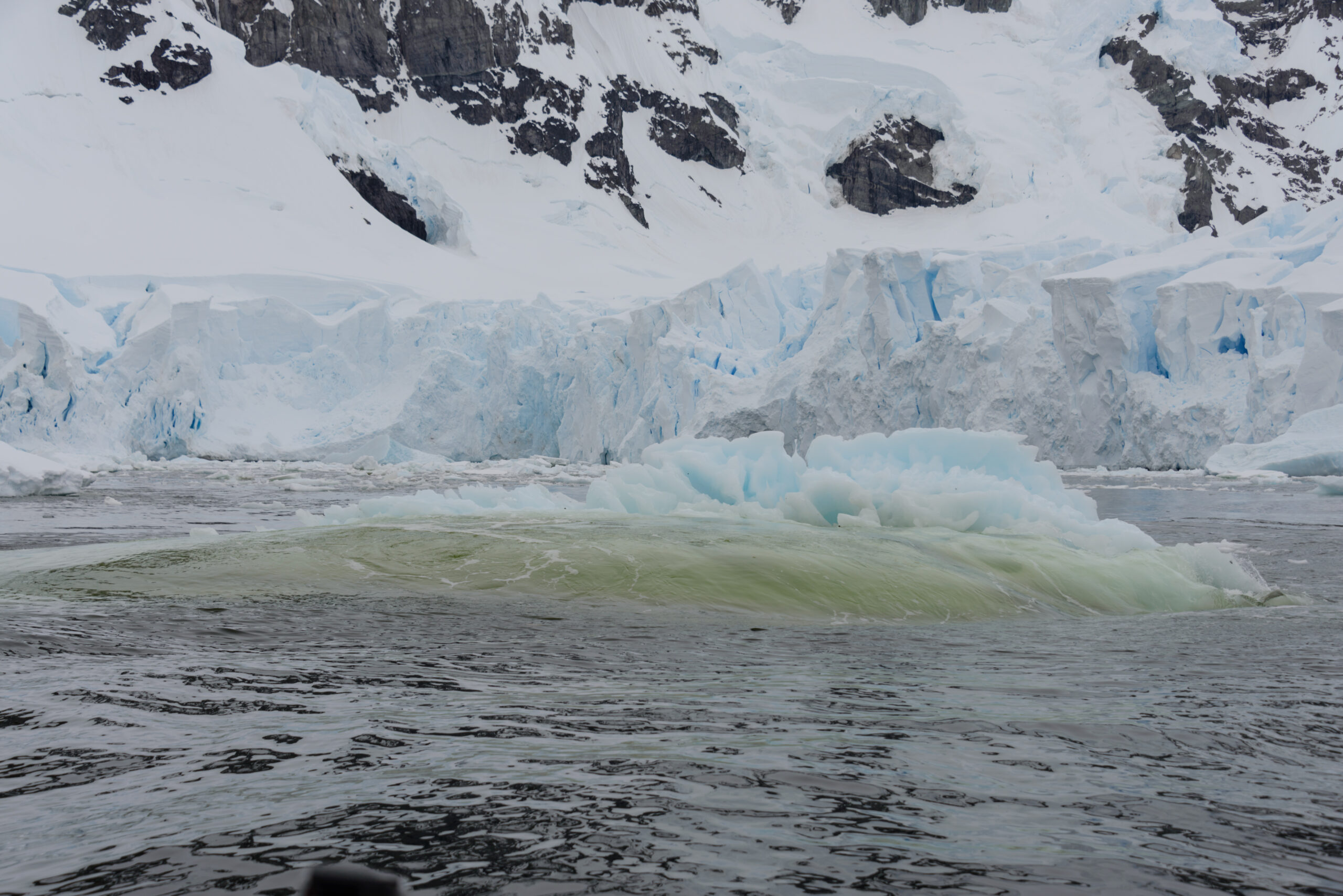 Il riscaldamento globale frammenta e devasta la Groenlandia