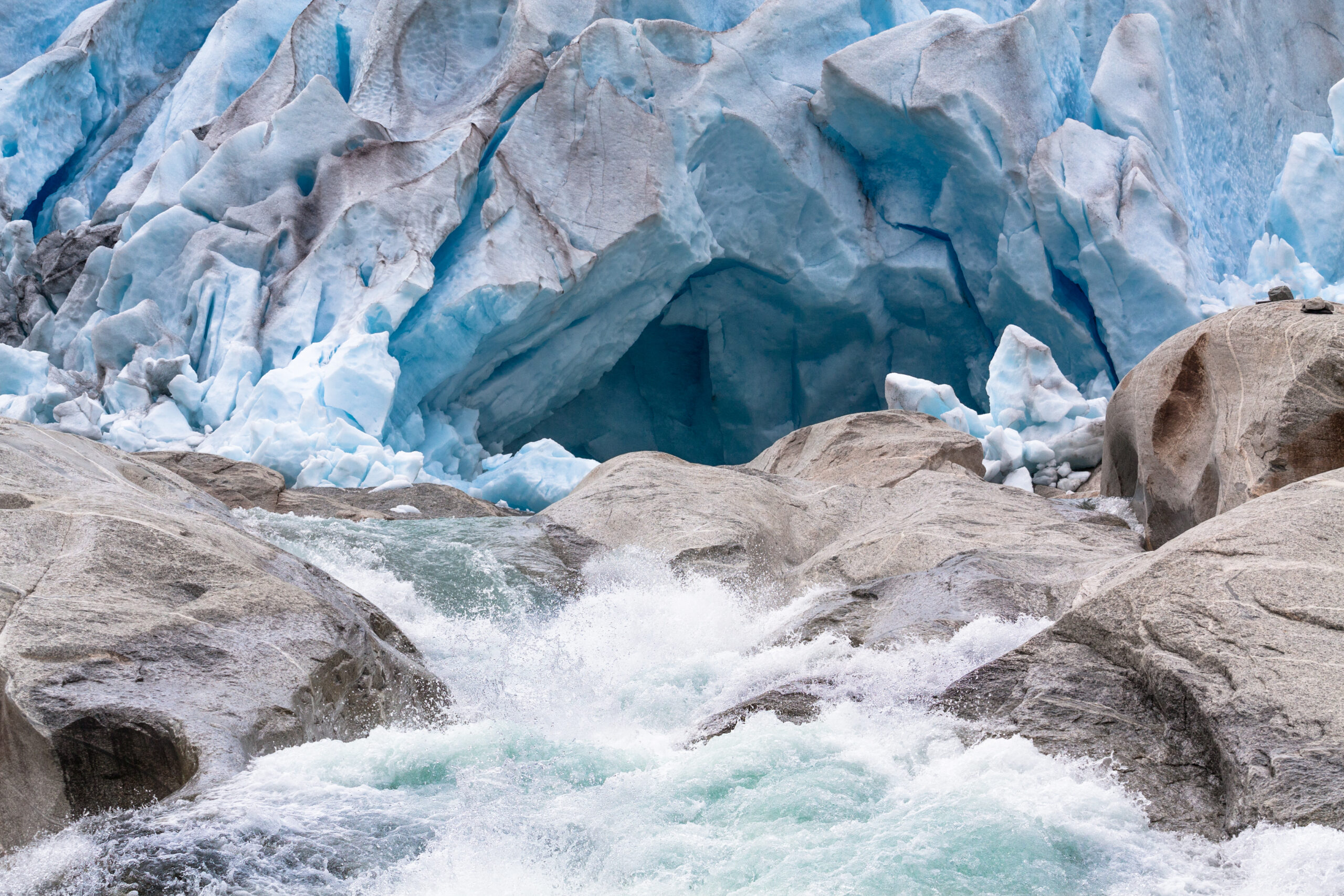 Ghiacciai dell’Himalaya in fase di raffreddamento, con possibile rallentamento degli impatti del cambiamento climatico