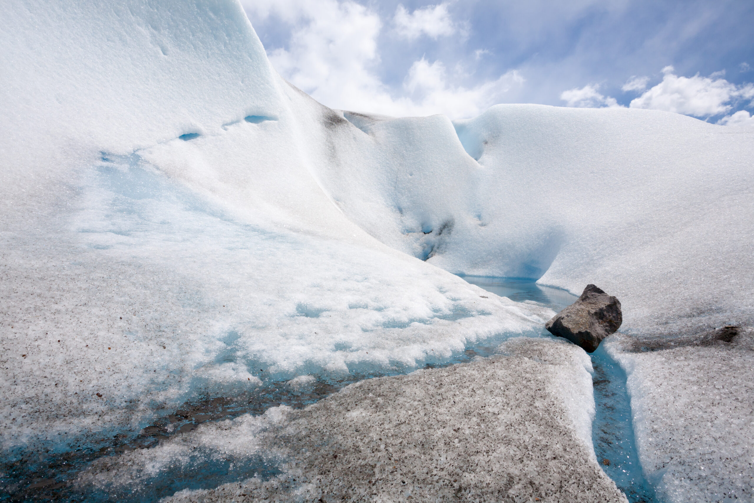 Il crollo improvviso di un ghiacciaio antartico mette in allarme gli scienziati: l’instabilità dei ghiacci preoccupa