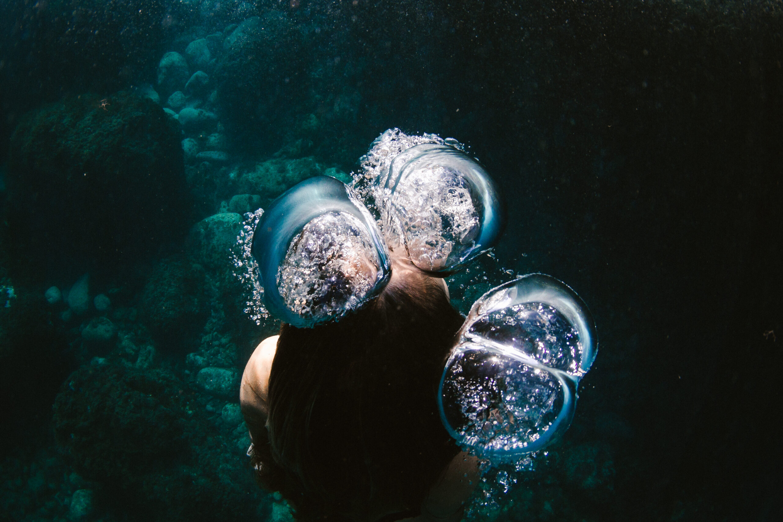 Anolidi subacquei usano bolle per prolungare immersioni. Prima volta documentata