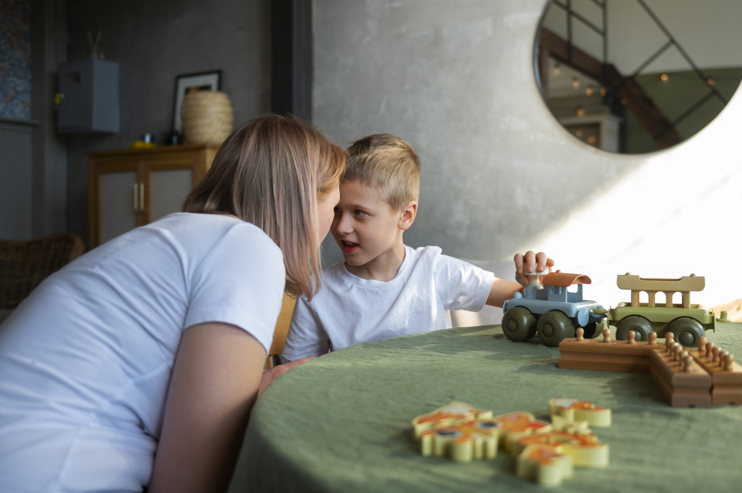 L’obesità materna raddoppia il rischio di autismo nei bambini. Nuovo studio rivela