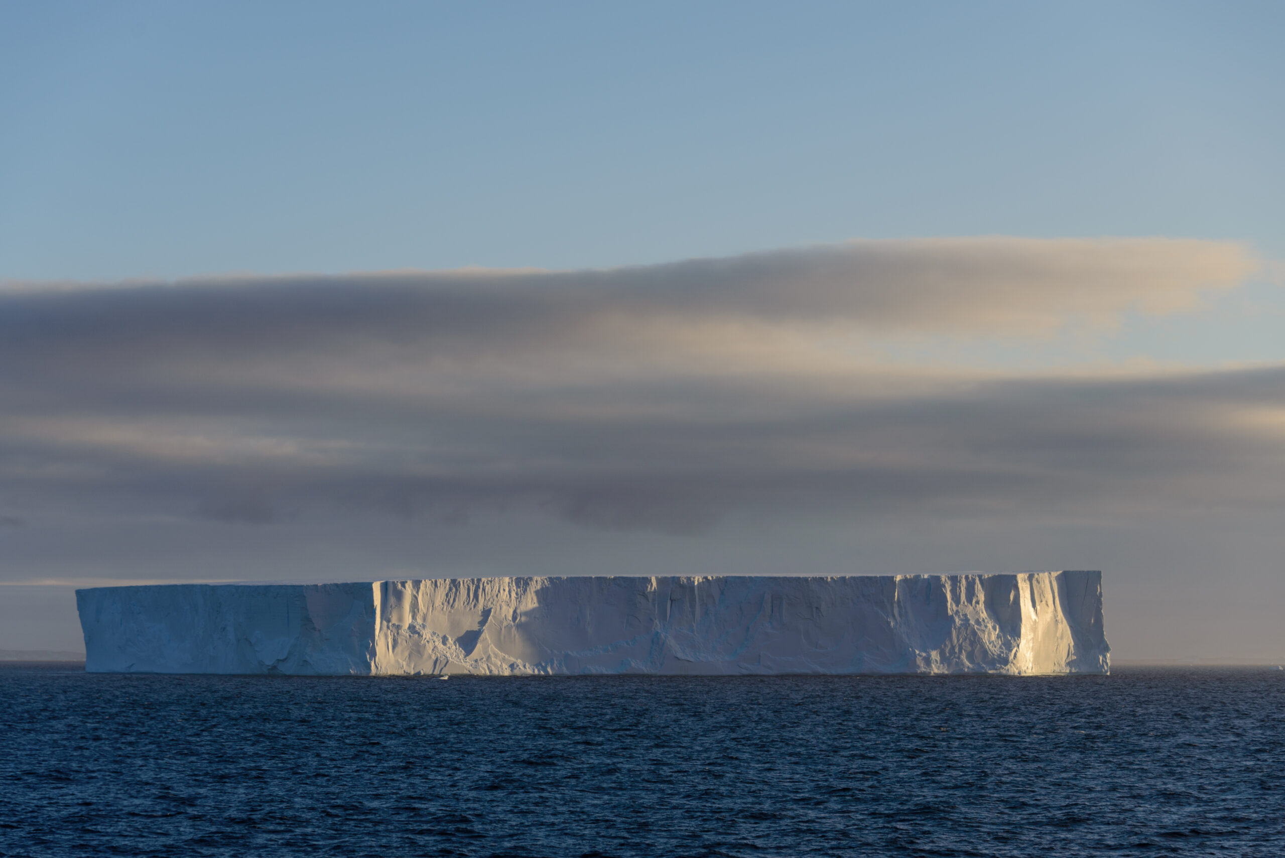 La grande fuga dell’iceberg A-83 in Antartide