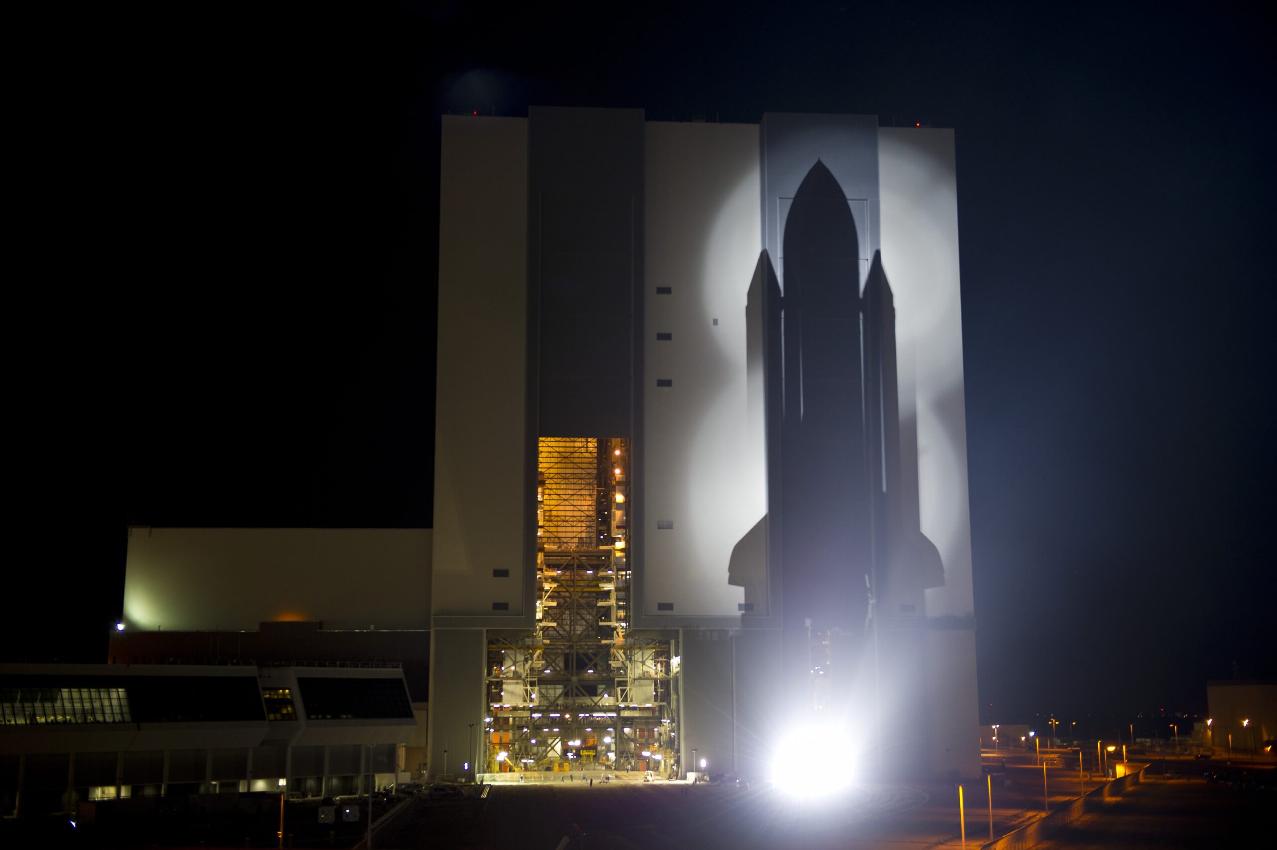 La navicella Orion della NASA per Artemis III raggiunge un traguardo importante al Kennedy Space Center