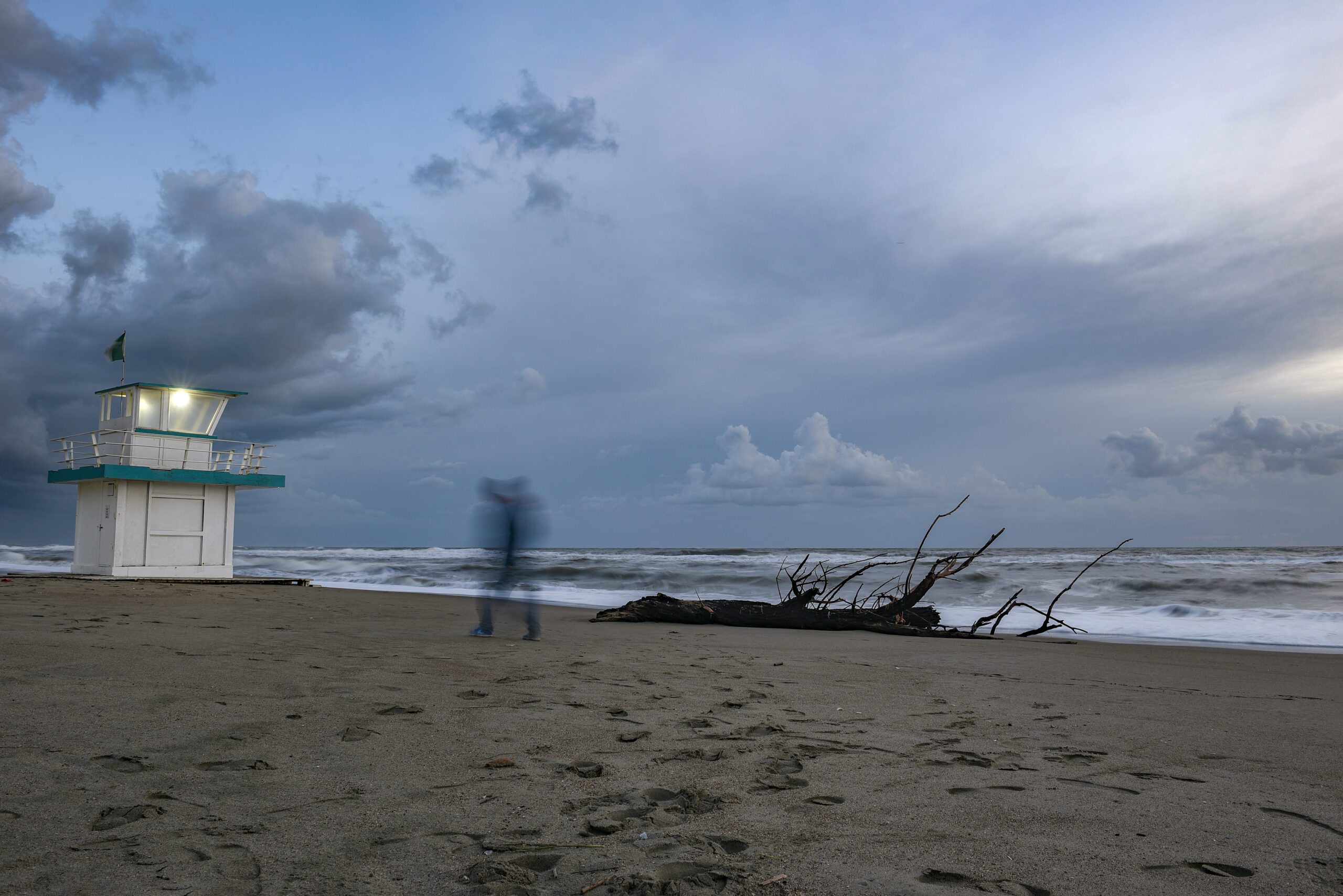 Possibile impatto dell’uragano Helene sulla costa del Golfo di Florida giovedì