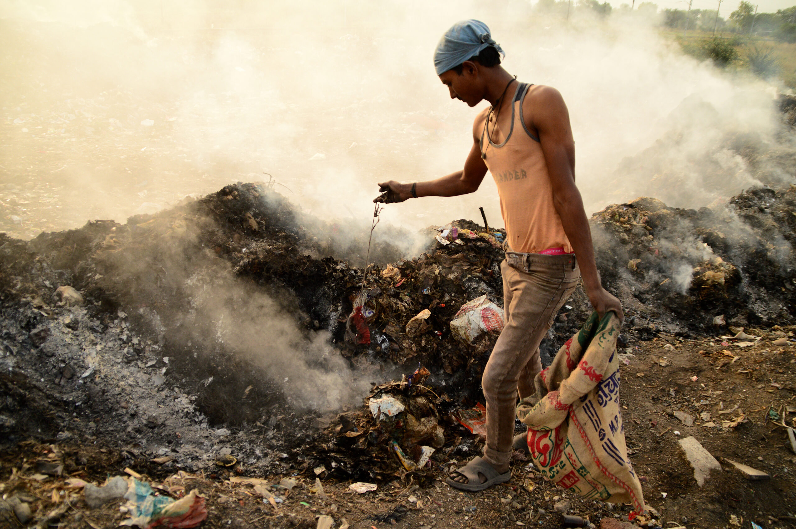 Cambiamenti climatici colpiscono artigiani in India. Caldo estremo rende l’inquinamento più dannoso