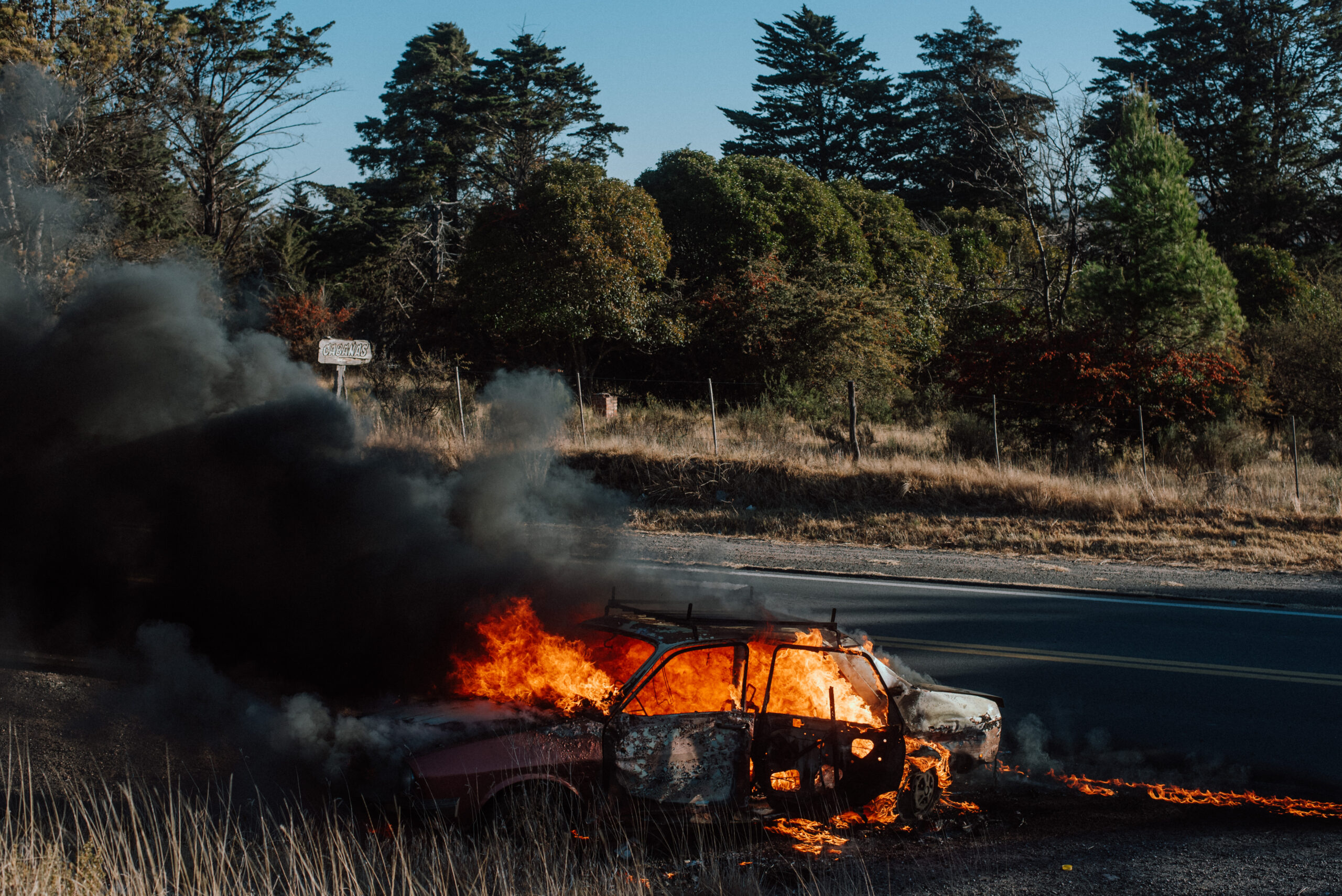 Incidente automobilistico del 1981 dimostra pericolosità degli incendi invisibili da metanolo