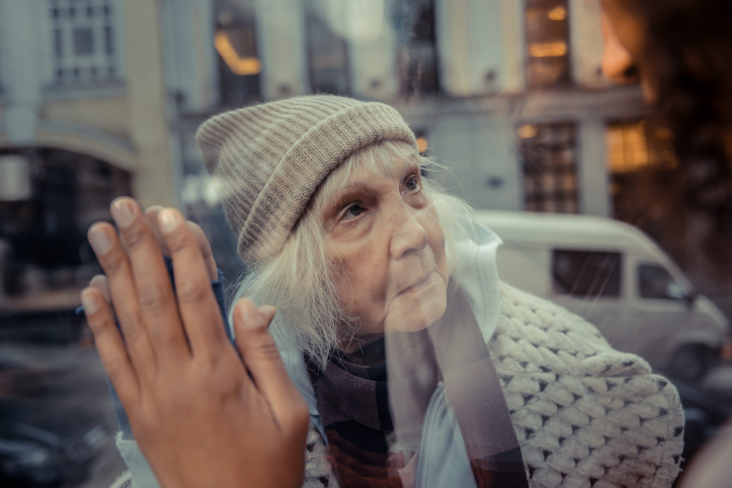 Danni iniziali dell'Alzheimer si manifestano silenziosamente molto prima dei sintomi evidenti